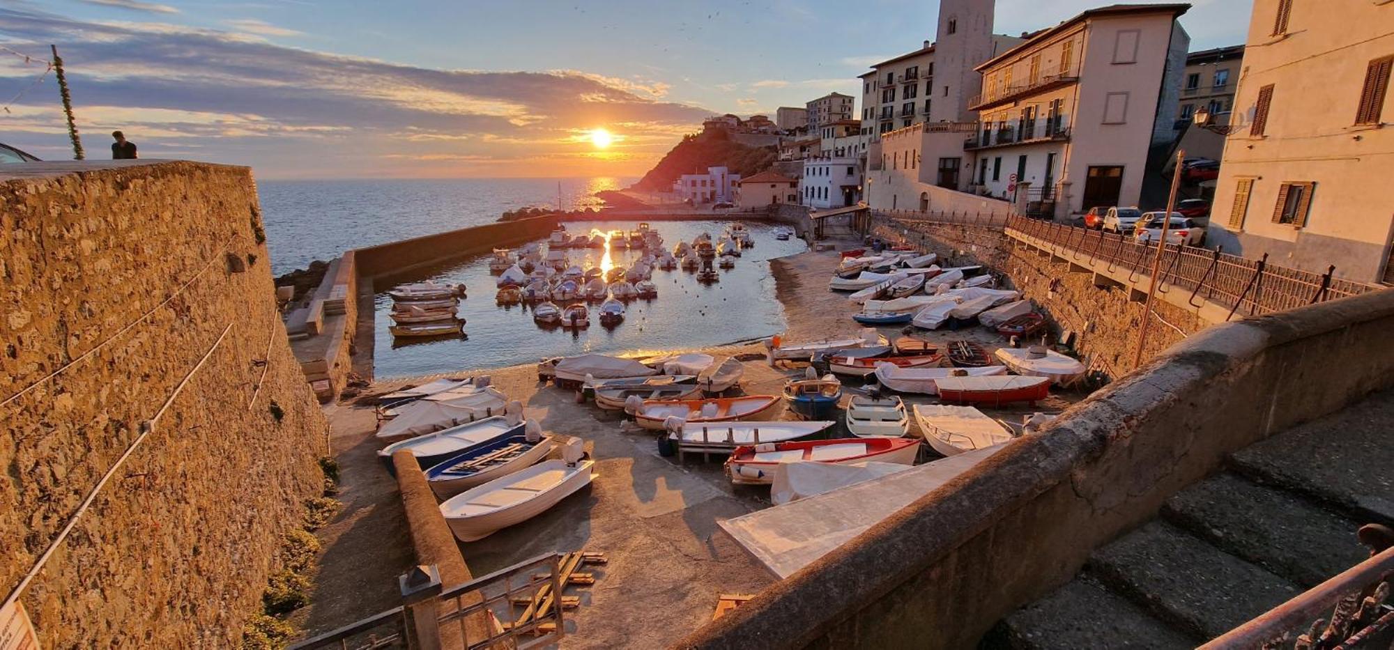 Casa Ilanfra - Appartamenti Gabbiano, Farfalla E Stella Marina Piombino Exteriör bild